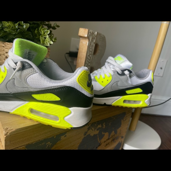 Nike - Picture 2 of 3